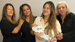 Super famiglia: cinque generazioni in fila tra Napoli e Arezzo con l'arrivo del piccolo Antonio