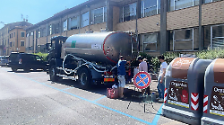Città senz'acqua per una perdita occulta nella rete: 4 autobotti per ridurre i disagi