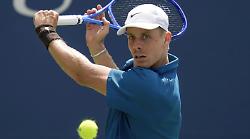 Denis Shapovalov, chi è l'avversario di Sinner: dal rovescio insegnato da mamma Tessa alla Top 10 del ranking