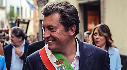 Mario Agnelli: "Non corro per la Regione e resto a guidare il Comune". Lega senza il sindaco che porta consensi. Un anno fa l'incidente in moto
