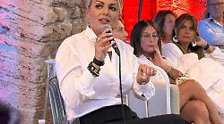  Francesca Pascale incanta: "rispetto assoluto", stoccate alla vecchia politica e niente "discesa in campo"