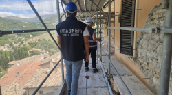 Sfruttamento e lavoro in nero: denunciati due imprenditori cinesi per gravi irregolarità