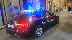 Evade dai domiciliari e va a bere al bar. Arrestato 24enne