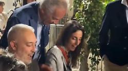 La giornalista del Tg1 Giorgia Cardinaletti a Foligno gioca a Filomena: il video