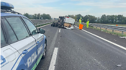 Grave incidente sull’autostrada A1 Milano-Napoli verso Orvieto, autocarro si ribalta provocando tre feriti e 4 km di coda 
