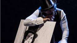 Lo spettacolo su Rino Gaetano scritto e interpretato da Stefano de Majo arriva ad Acquasparta e ad Amelia