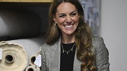 Kate Middleton, il trucco dei capelli e un gioiello speciale: cosa c’è dietro quelle tre lettere
