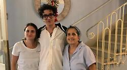 Tananai e la visita a sorpresa in Umbria. Il cantante a cena in un ristorante perugino: "Grazie per la visita"