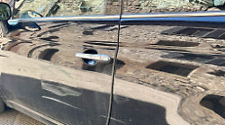 Raid vandalico in centro a Spoleto. Furti e danni su 15 auto in sosta: colpita anche quella di un attore di Don Matteo