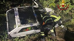 Tragico incidente a Umbertide, esce fuori strada con l'auto e finisce in un fosso: muore a 52 anni