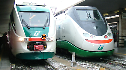 Treni, maxi ritardi in arrivo: lettera aperta dei pendolari contro il nuovo accordo di programma