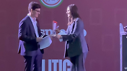 Carlotta Colaiacovo premiata all'Università degli studi Link tra le 60 giovani promesse under 30 della politica. Il video