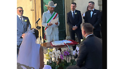 Jovanotti celebra il matrimonio del suo assistente. Al ricevimento anche Tiziano Ferro