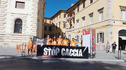 Umbria, la caccia si apre tra le polemiche, animalisti in piazza a Perugia: "Va abolita"