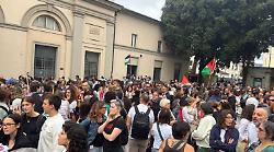Sciopero per Gaza, manifestazioni e cortei anche a Perugia e Terni. Bandiere, striscioni e una parola d'ordine: "Blocchiamo tutto"
