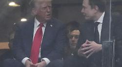 Trump e Musk, al funerale di Charlie Kirk un segno di pace. Cos'è successo e cosa si sono detti 