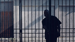 Trasferiti al CPR cinese con precedenti penali e marocchino arrestato per resistenza e danneggiamento