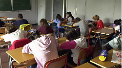 "Mio figlio completamente sordo lasciato da mesi senza interprete dei segni a scuola"