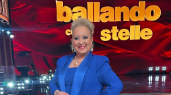 Carolyn Smith, l'infanzia in Scozia poi il matrimonio e il ruolo iconico a Ballando con le Stelle

