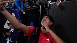 Learner Tien, chi è il giovane avversario di Sinner alla sua prima finale Atp: "Jannik o Carlos? Alcaraz mi ha fatto venire voglia di seguire il tennis"