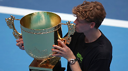 Sinner trionfa a Pechino e vince il China Open. Come cambia la classifica Atp anche dopo il ritiro di Alcaraz da Shanghai 