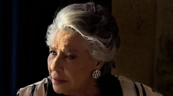 La Notte nel Cuore, chi è Isil Yucesoy ( Nihayet nella serie). La figlia avuta a 45 anni e l'amore l'Italia. Ecco 7 curiosità sull'attrice turca 