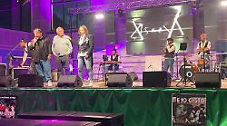Rino Gaetano, il cantautore calabrese che spiccò il volo dall’Umbria: un viaggio teatrale tra vita, musica e segreti