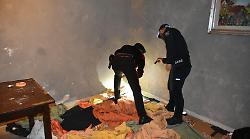 Terni, scatta il blitz nell'ex pizzeria. Trovati soldi, Rolex ed altri oggetti rubati. Denunciati 3 immigrati