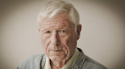 Addio a John Woodvine, scomparso a 96 anni l'attore di "The Crown"
