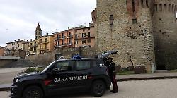 Gira con il coltello per le vie del centro di Umbertide: denunciato un uomo di 27 anni