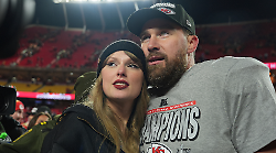 Taylor Swift e il 'no' al Super Bowl: "Non potrei farlo mentre Travis Kelce rischia la vita". E su Ed Sheeran: "Non gli ho detto del fidanzamento"