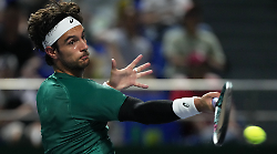 Lorenzo Musetti e l'umidità di Shanghai: "Non ho mai cambiato così tante magliette in vita mia". E l'Atp valuta misure contro il caldo 