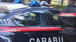 Carabinieri controllano un giovane, irrompe il padre in ciabatte: arrestato per resistenza e ingiurie ai militari