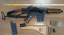 Con la droga e una carabina nel borsone scappa in bici dopo l'alt della polizia: arrestato 