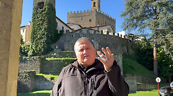 "Aggredito dai contestatori di Salvini a Livorno". La denuncia di un aretino: dito rotto e derubato