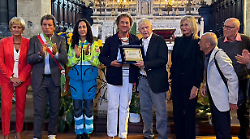 Cittadinanza onoraria all'avvocato Usa che si è innamorato della Val di Chio, ha restaurato la Maestà e donato un'ambulanza