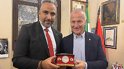 Il sindaco di Betlemme bloccato in aeroporto dagli israeliani: non volevano che partecipasse alla Marcia della Pace da Perugia ad Assisi: "Interrogato per tre ore, liberato solo dopo l'intervento di alcuni consoli europei"