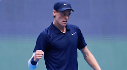 Jannik Sinner esordisce contro Tsitsipas al Six Kings Slam: orario, dove vederlo e precedenti 
