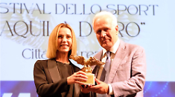 Eugenio Giani sceglie Arezzo per la prima uscita da presidente bis e premia Valentina Vezzali e lo sport