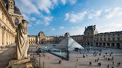 Gioielli rubati al Louvre, il colpo realizzato in soli 7 minuti
