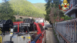 Lavatrice in fiamme in via Trevi: intervengono i vigili del fuoco, salvi i due anziani