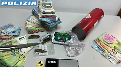 Sorpreso a spacciare in Piazza San Domenico: arrestato tunisino con 130 grammi di hashish e 20mila euro in contanti