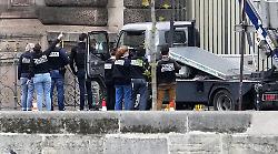 Parigi, arrestati due sospetti per il furto al Louvre
