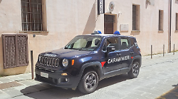 Viene sorpreso con la droga in casa e aggredisce un carabiniere: arrestato 41enne tunisino già ai domiciliari 