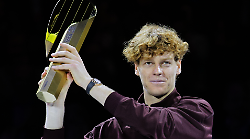 Jannik Sinner, cosa deve fare per tornare numero uno al mondo: lo scenario dopo la sconfitta di Alcaraz a Parigi