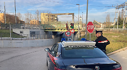 Rissa fuori da un locale, due giovani si recano al pronto soccorso. Identificate e denunciate sei persone, tra cui un minorenne 