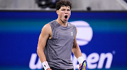 Ben Shelton, le 7 curiosità sull'avversario di Jannik Sinner a Parigi: il padre tennista, la fidanzata, la superficie preferita, l'idolo 