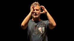 Terni, al teatro Secci "Autoritratti" scritto e interpretato da Davide Enia