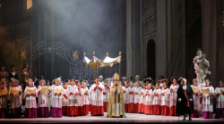 Tosca, stasera  1 novembre una magica notte musicale su Rai 3: il ritorno della Roma di Puccini, tra passione, arte e memoria