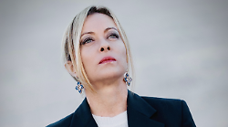 Quanto guadagna Giorgia Meloni? Redditi della premier dimezzati e spunta una nuova casa